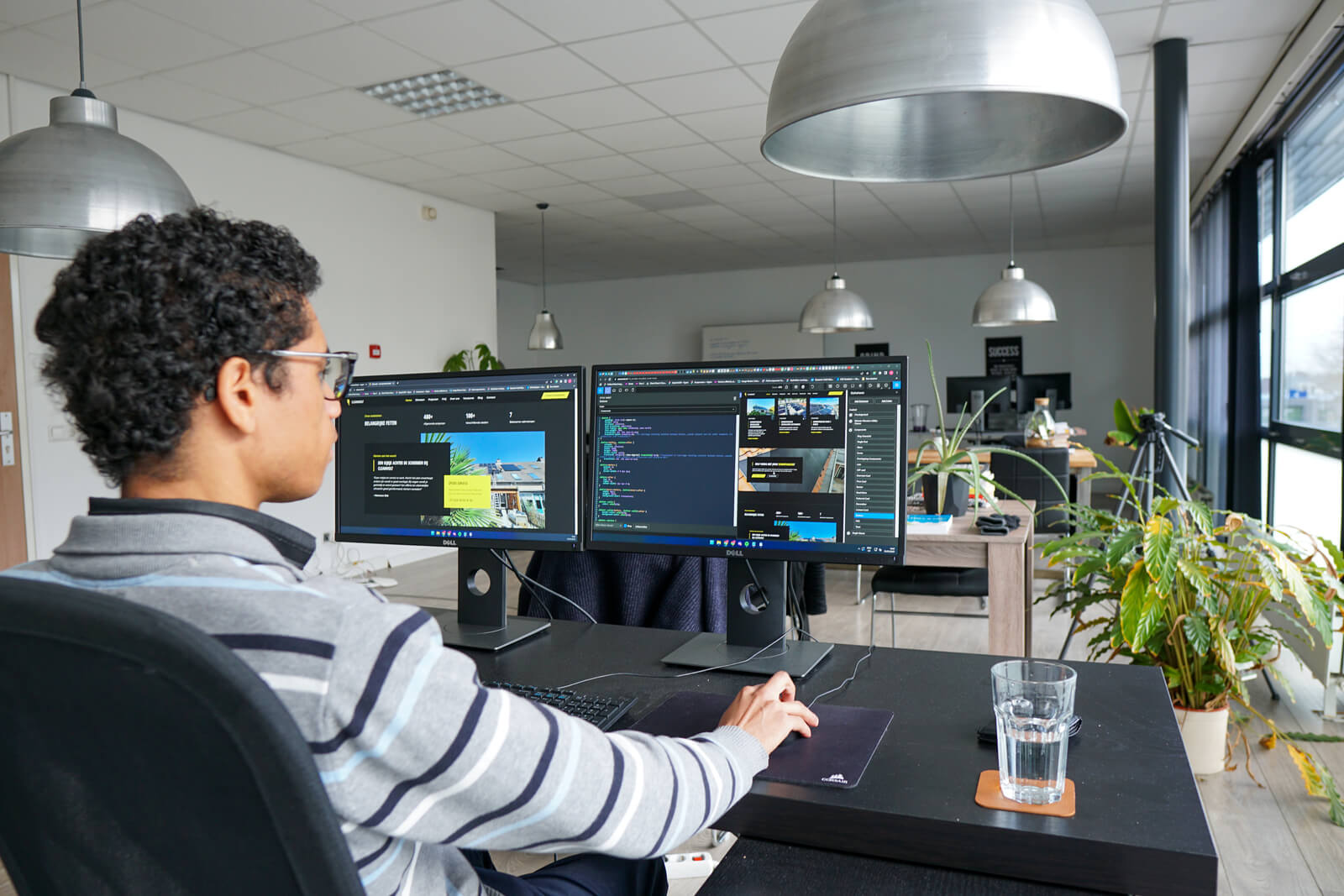 Jonathan aan het werk voor Website Wonders